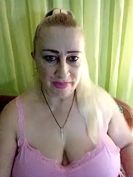 Snapshot of Esenia505 chatting on January 2026 09:13:01 AM Esenia505 online show from January 2026 09:13:01 AM