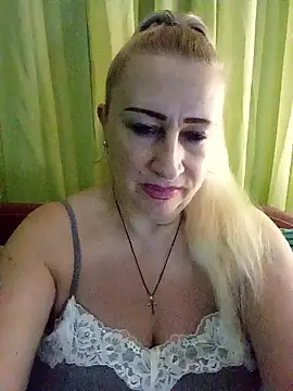 Snapshot of Esenia505 chatting on January 2026 09:24:02 AM Esenia505 online show from January 2026 09:24:02 AM