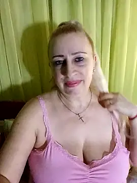 Snapshot of Esenia505 chatting on February 2026 08:30:02 AM Esenia505 online show from February 2026 08:30:02 AM