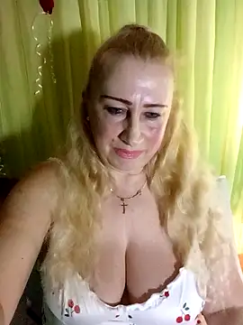 Snapshot of Esenia505 chatting on February 2026 11:19:01 AM Esenia505 online show from February 2026 11:19:01 AM