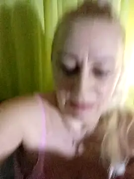 Snapshot of Esenia505 chatting on February 2026 04:30:01 AM Esenia505 online show from February 2026 04:30:01 AM