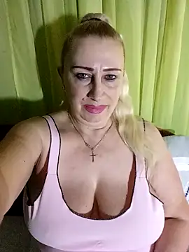 Snapshot of Esenia505 chatting on February 2026 07:59:01 PM Esenia505 online show from February 2026 07:59:01 PM