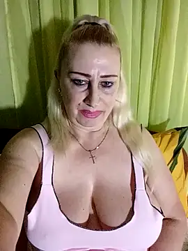 Snapshot of Esenia505 chatting on February 2026 04:37:02 PM Esenia505 online show from February 2026 04:37:02 PM