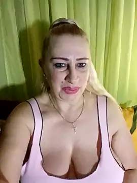 Snapshot of Esenia505 chatting on February 2026 05:05:02 AM Esenia505 online show from February 2026 05:05:02 AM