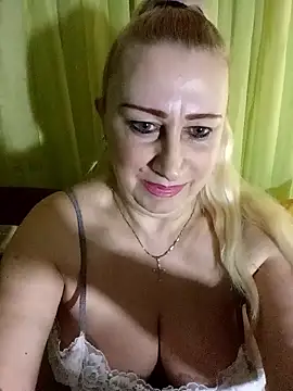 Snapshot of Esenia505 chatting on February 2026 05:28:02 AM Esenia505 online show from February 2026 05:28:02 AM