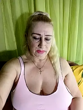 Snapshot of Esenia505 chatting on February 2026 07:42:02 AM Esenia505 online show from February 2026 07:42:02 AM