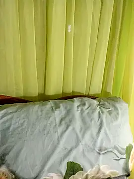 Snapshot of Esenia505 chatting on March 2026 02:43:01 PM Esenia505 online show from March 2026 02:43:01 PM