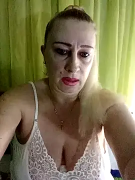 Snapshot of Esenia505 chatting on April 2026 02:31:01 AM Esenia505 online show from April 2026 02:31:01 AM