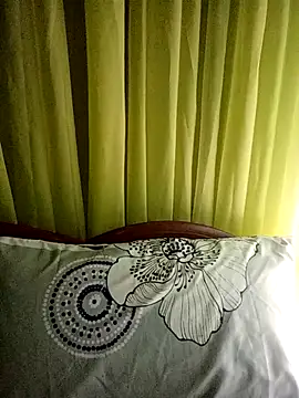 Snapshot of Esenia505 chatting on April 2026 12:04:01 AM Esenia505 online show from April 2026 12:04:01 AM