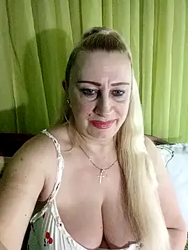 Snapshot of Esenia505 chatting on April 2026 07:45:01 AM Esenia505 online show from April 2026 07:45:01 AM