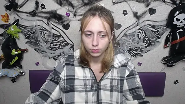 TracyLll online show from November 2025 01:44:01 PM