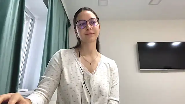 Allisgree online show from October 2025 06:04:02 AM