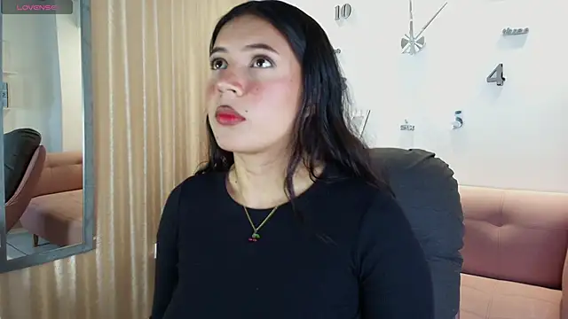 Snapshot of KamyGlam chatting on February 2026 08:01:02 PM KamyGlam online show from February 2026 08:01:02 PM