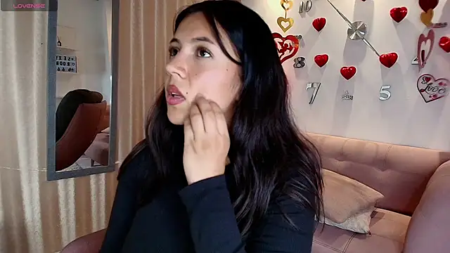 Snapshot of KamyGlam chatting on February 2026 08:09:02 PM KamyGlam online show from February 2026 08:09:02 PM