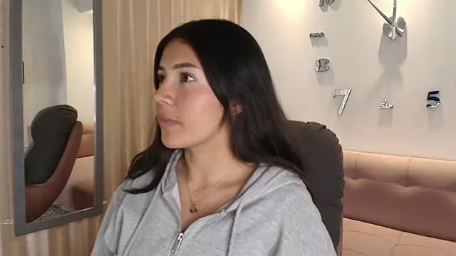 KamyGlam online show from April 2026 08:03:01 PM