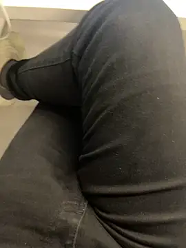 Snapshot of LeoBlaze13 chatting on December 2025 12:06:01 AM LeoBlaze13 online show from December 2025 12:06:01 AM