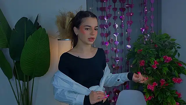 LauraHansil online show from March 2026 07:44:01 PM