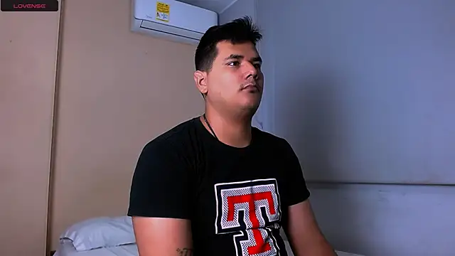 KingMoreno1 online show from November 2025 12:28:01 PM