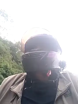 yuhenthr online show from October 2025 10:10:02 PM