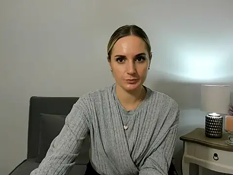 Snapshot of EmmaTempting chatting on November 2025 04:19:02 PM EmmaTempting online show from November 2025 04:19:02 PM