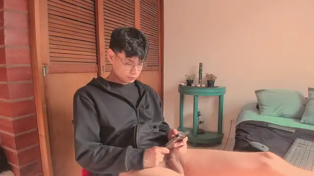 estmonnn online show from November 2025 08:19:01 PM