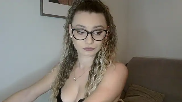 AlessiaCreed online show from October 2025 09:49:01 PM