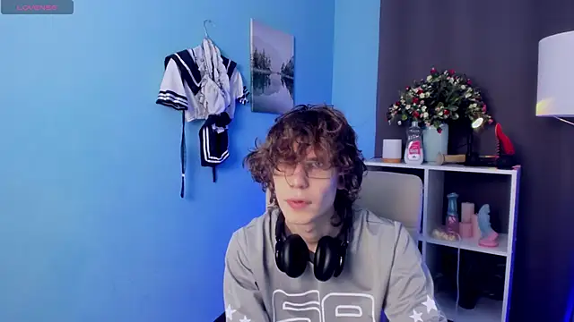 LeoBensyten online show from November 2025 05:13:02 PM