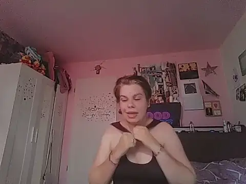 Carolineisback online show from June 2026 03:27:01 PM