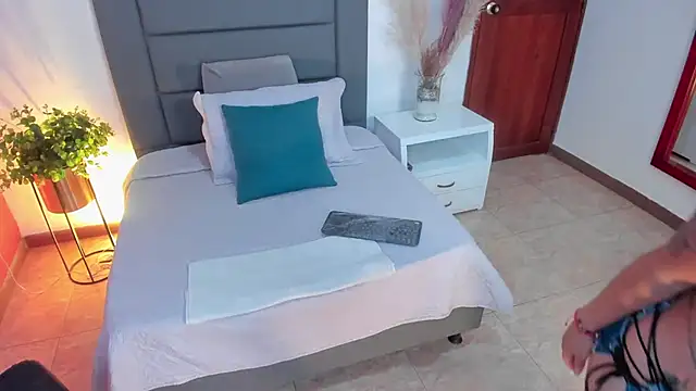 Snapshot of HannaaWells chatting on November 2025 02:32:01 AM HannaaWells online show from November 2025 02:32:01 AM