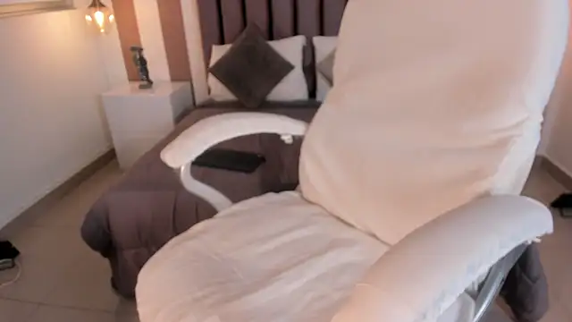 Celene Queen online show from November 2025 01:00:01 PM