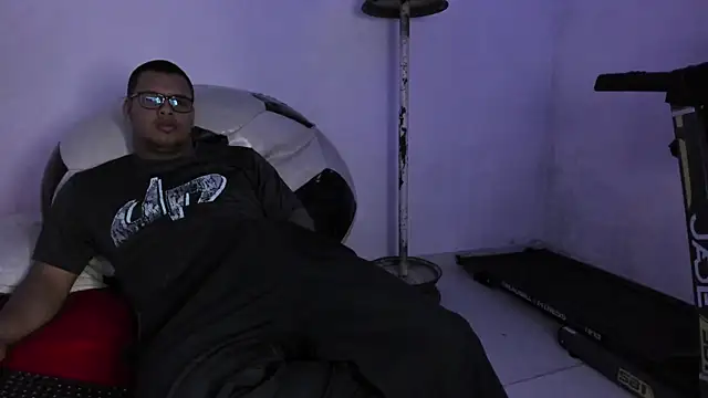 Snapshot of LucassFoster chatting on November 2025 04:12:01 AM LucassFoster online show from November 2025 04:12:01 AM