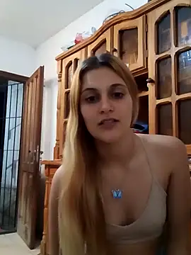 Snapshot of larubia_arg chatting on December 2025 04:08:02 AM larubia arg online show from December 2025 04:08:02 AM
