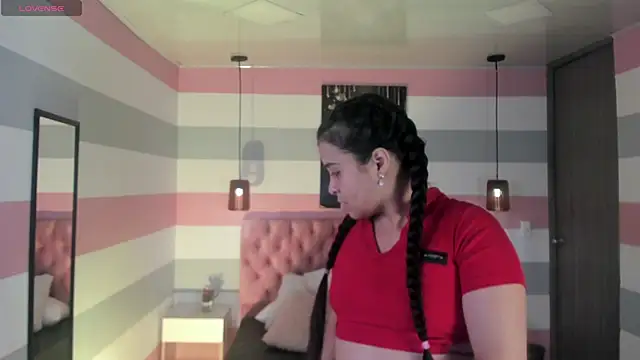 katynavarro online show from November 2025 08:42:02 PM