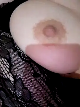 Snapshot of Nouna-loca chatting on November 2025 04:34:01 AM Nouna-loca online show from November 2025 04:34:01 AM