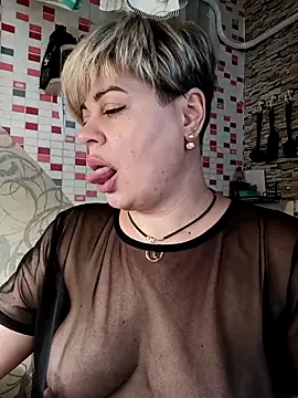 Snapshot of MilkySky chatting on November 2025 09:09:02 AM MilkySky online show from November 2025 09:09:02 AM