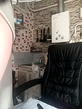 Snapshot of MilkySky chatting on December 2025 08:39:02 PM MilkySky online show from December 2025 08:39:02 PM