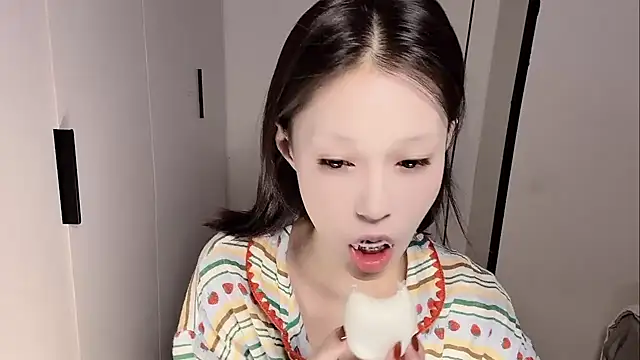 Snapshot of yuyu-33 chatting on November 2025 02:10:01 AM yuyu-33 online show from November 2025 02:10:01 AM