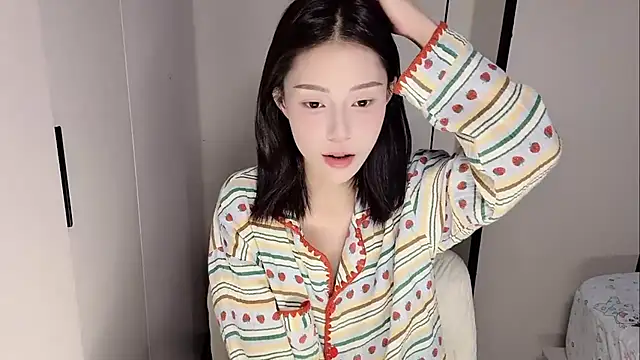 Snapshot of yuyu-33 chatting on November 2025 02:01:02 AM yuyu-33 online show from November 2025 02:01:02 AM