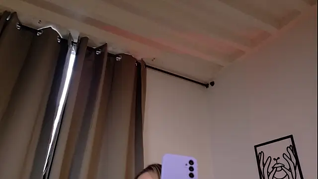 Snapshot of VictoriaNova_ chatting on February 2026 04:13:02 PM VictoriaNova online show from February 2026 04:13:02 PM