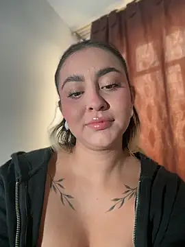 Snapshot of Elina_Hills chatting on April 2026 06:57:01 PM Elina Hills online show from April 2026 06:57:01 PM