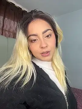 Elina Hills online show from April 2026 07:05:01 PM