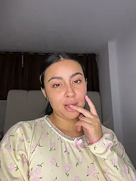 Elina Hills online show from May 2026 12:04:02 AM
