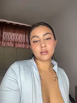 Elina Hills online show from May 2026 08:05:01 PM