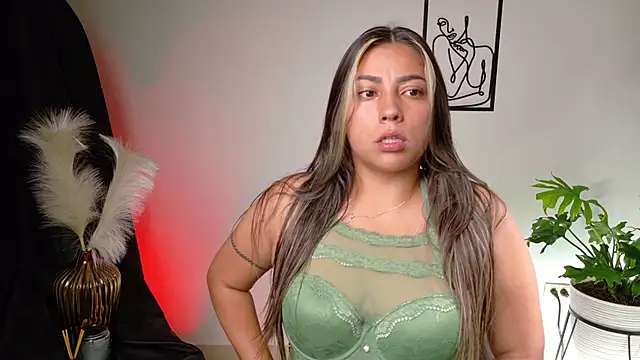 Zara Nova online show from May 2026 10:04:01 PM