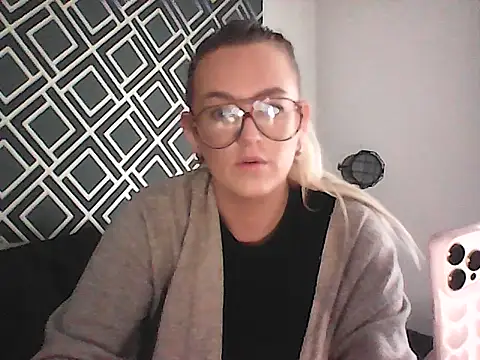 Snapshot of HollySmith00 chatting on October 2025 02:07:02 PM HollySmith00 online show from October 2025 02:07:02 PM