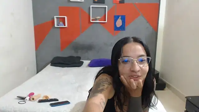 Snapshot of Girlbigtits chatting on November 2025 02:05:02 PM Girlbigtits online show from November 2025 02:05:02 PM