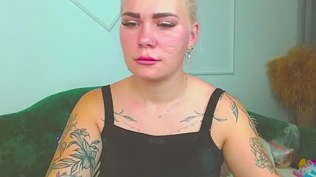 Snapshot of lada_love chatting on November 2025 09:13:02 PM lada love online show from November 2025 09:13:02 PM