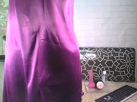 Snapshot of queensilver chatting on December 2025 03:55:01 AM queensilver online show from December 2025 03:55:01 AM