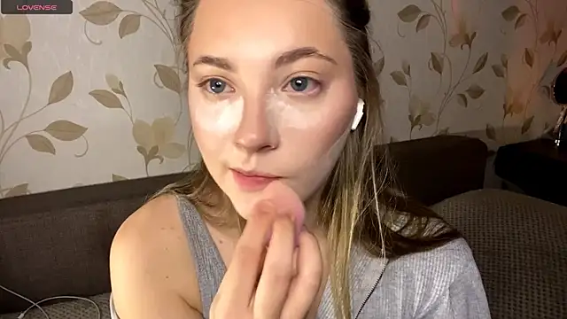 OrethaEredia online show from December 2025 05:30:01 PM