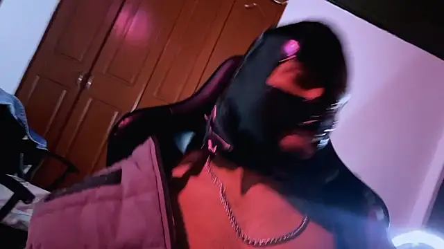 Snapshot of 3v1l chatting on November 2025 11:42:02 AM 3v1l online show from November 2025 11:42:02 AM